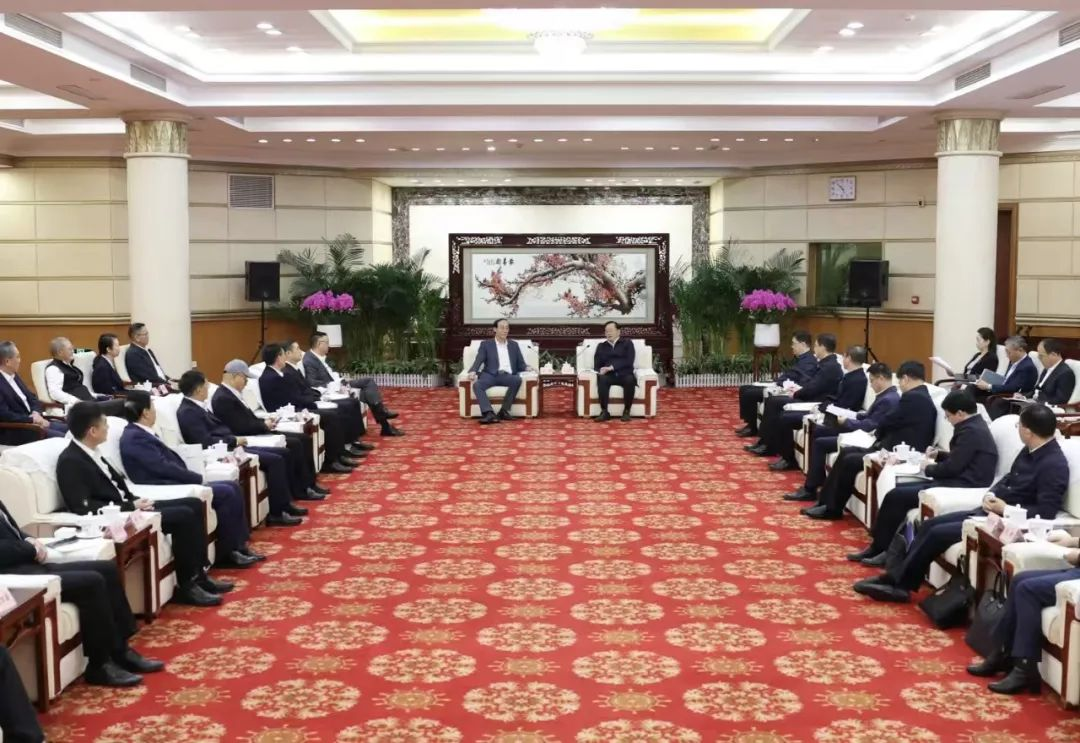 米兰集团董事长李军受邀出席华中科技大学第十六届企业家论坛，并发表演讲